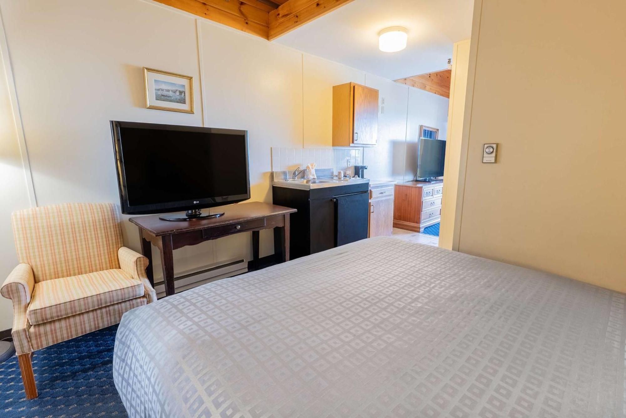 Waves Oceanfront Resort Олд Орчард Бийч Екстериор снимка