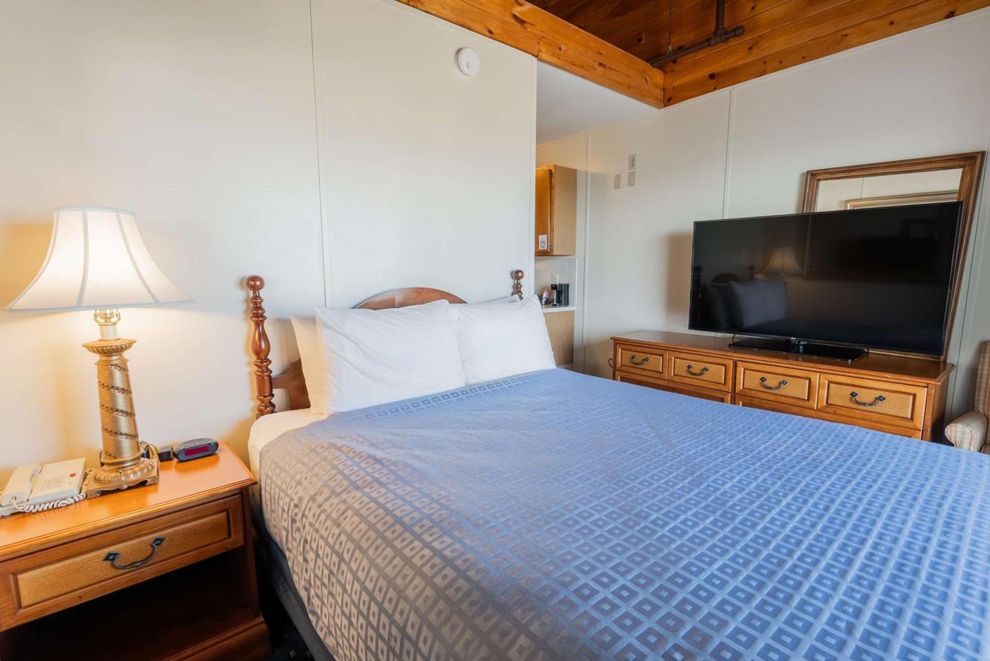Waves Oceanfront Resort Олд Орчард Бийч Екстериор снимка
