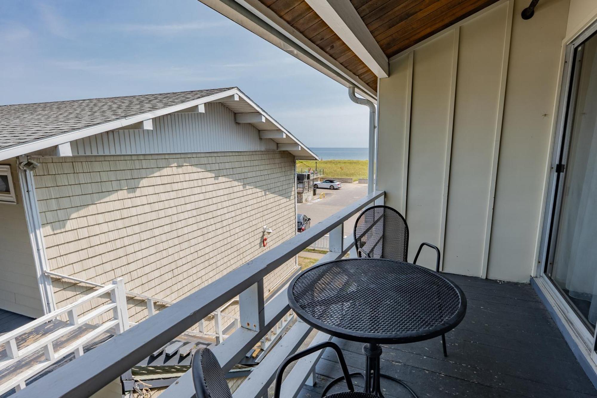 Waves Oceanfront Resort Олд Орчард Бийч Екстериор снимка